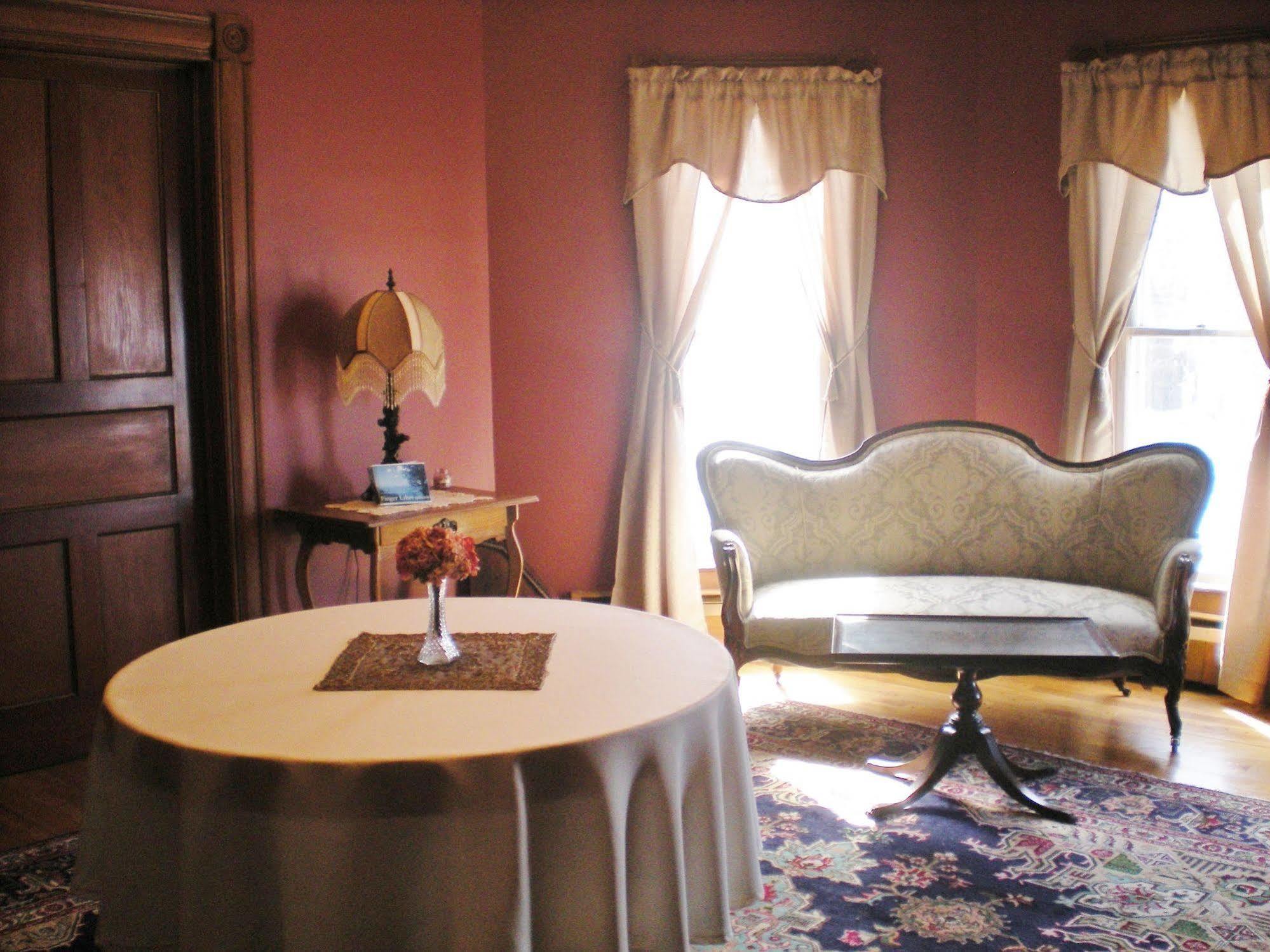 The Fox And The Grapes Bed and Breakfast Lodi Εξωτερικό φωτογραφία