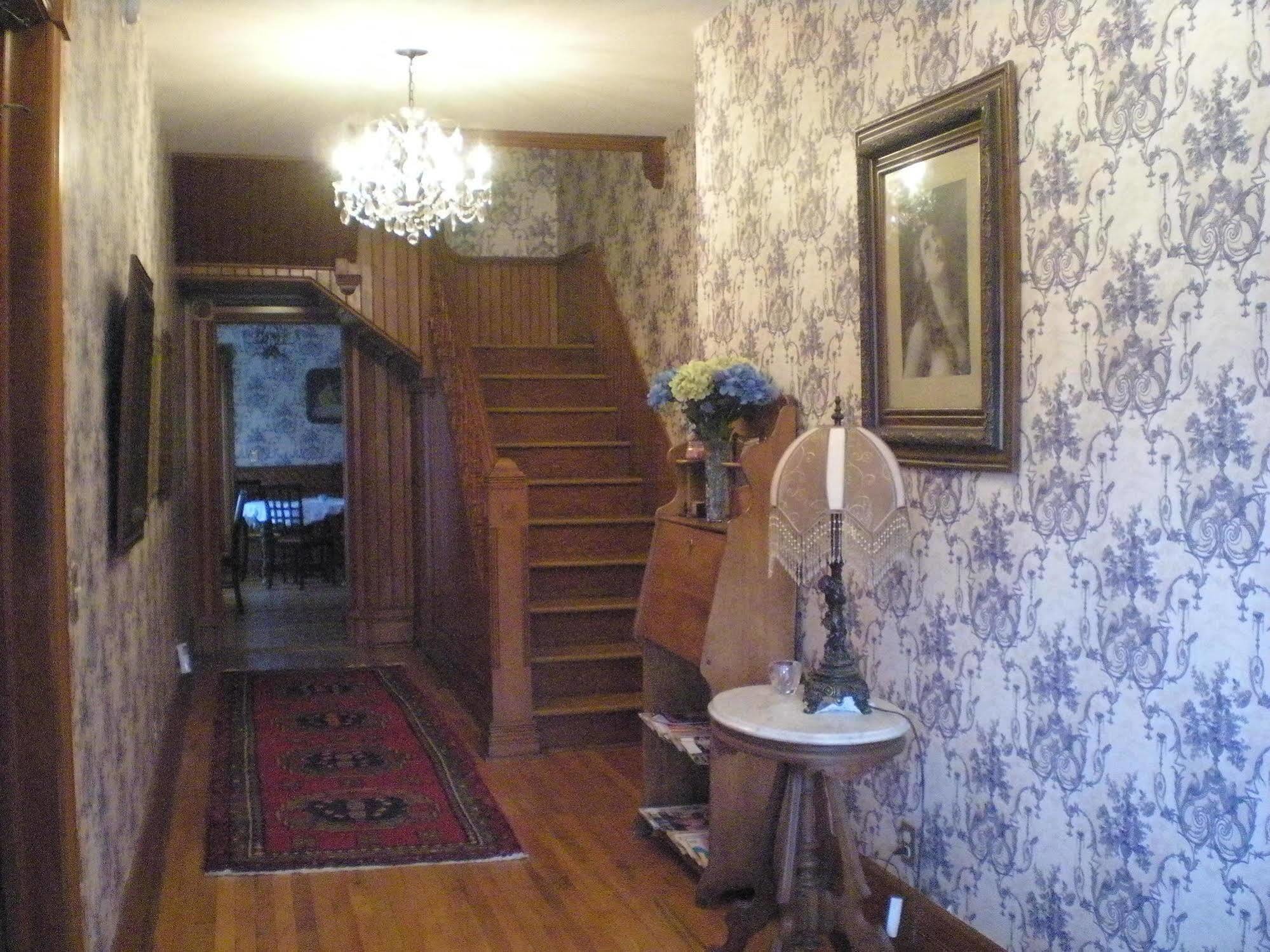 The Fox And The Grapes Bed and Breakfast Lodi Εξωτερικό φωτογραφία